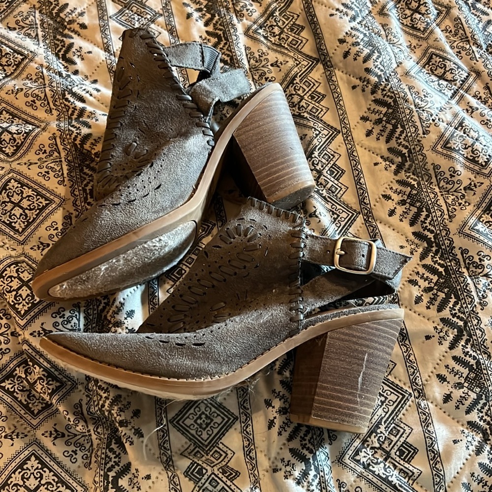 Heeled booties - Picture 2 of 3